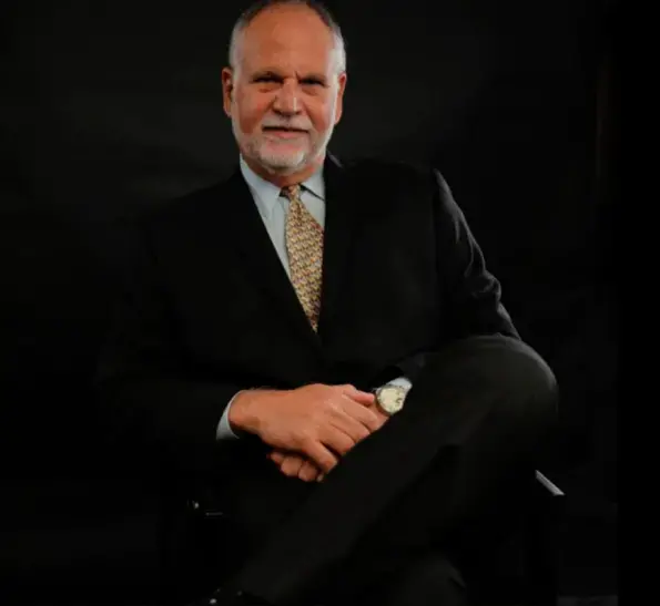 Jose Luis Gonzalez Director, Deportista y Escritor - Ninety Miles